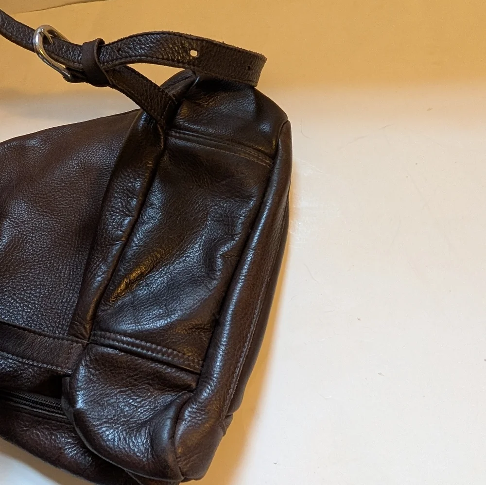 Roots vintage Brown Leather Backpack in VGUC